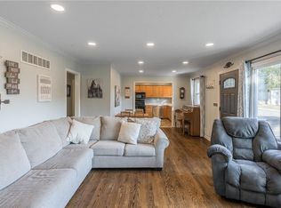 542 E Arthur St, Liberty, MO 64068