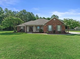 26 E Spruce St, Sumrall, MS 39482
