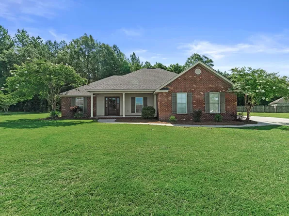 26 E Spruce St, Sumrall, MS 39482
