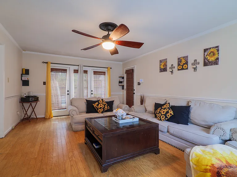 2114 Jerry Jones Dr — Photo 15