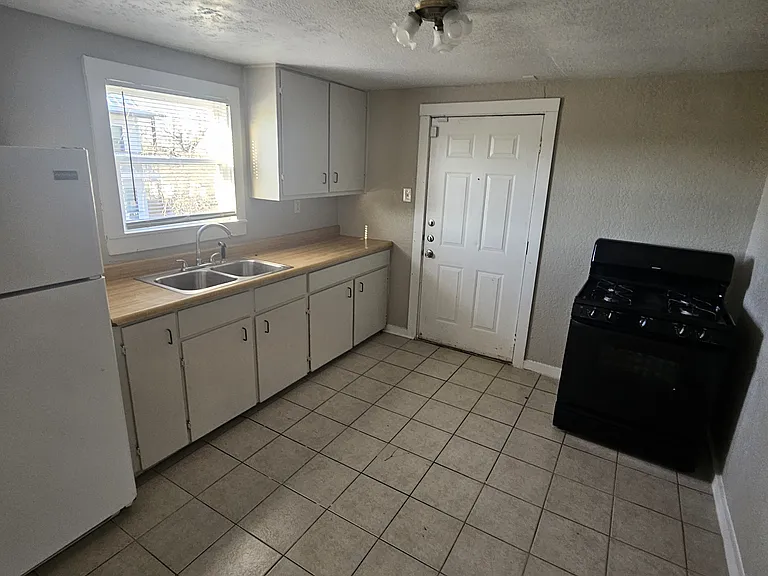 319 N Pine St #1 — Photo 4