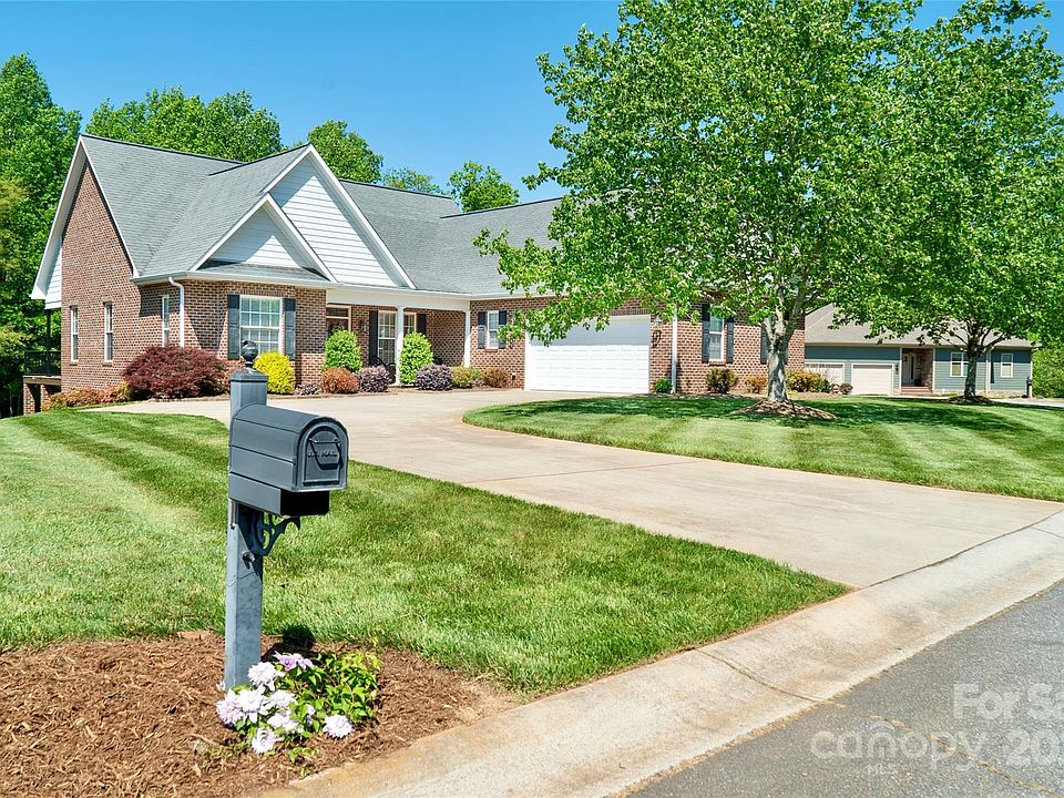 1st image of 121 Beechmont Dr