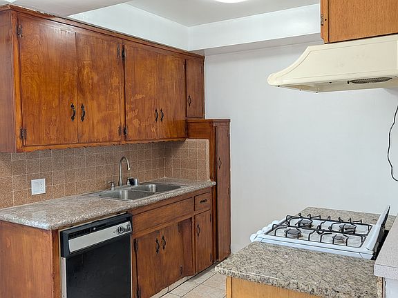 5th image of 315 S Pine St APT E