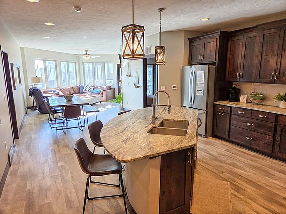 4th image of 580 Linden Dr #203