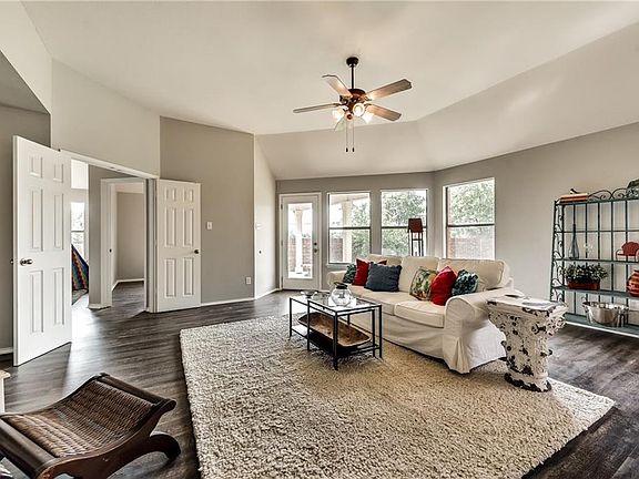 4th image of 614 Sourwood Ln