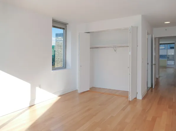 150 East 44th Street image 7 of 15