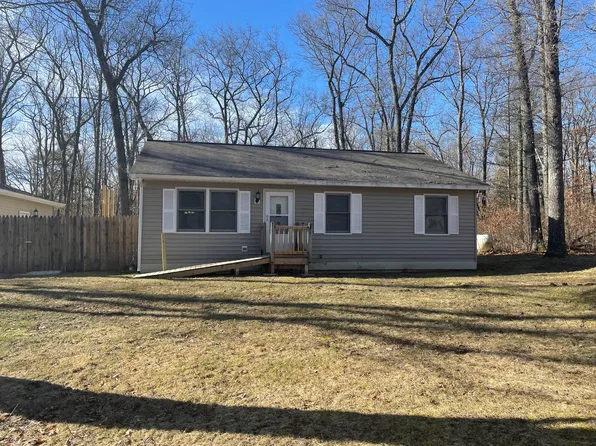 1183 E Wildwood Trl, Rothbury, MI 49452