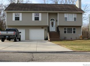 626 E Grand Traverse St, Commerce Township, MI 48382