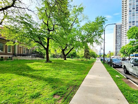 4th image of 2000 N Lincoln Park West Pkwy #1307