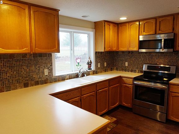 5th image of 39500 NE 41st Ave