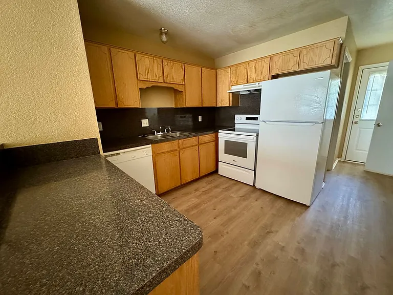 4402 Jeff Scott — Photo 4
