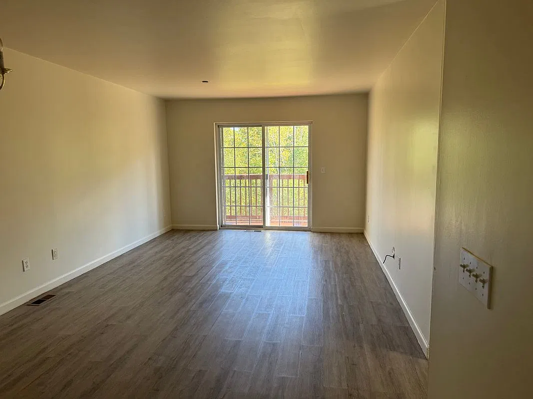 2 bed, 2.0 bath, 1149 sqft, $2,400 — Photo 3