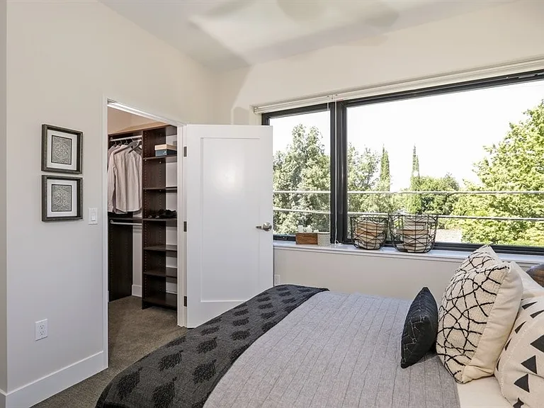 820 B St #302 — Photo 4