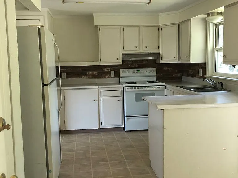 2824 Country Ln — Photo 7