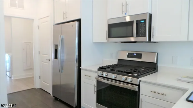 2 bed, 3.0 bath, 1499 sqft, $3,800 — Photo 3