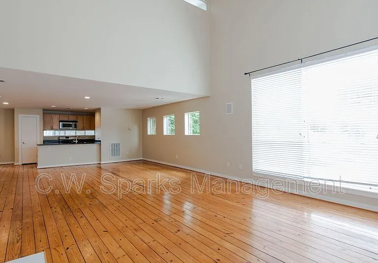 2724 Shelby Ave — Photo 9