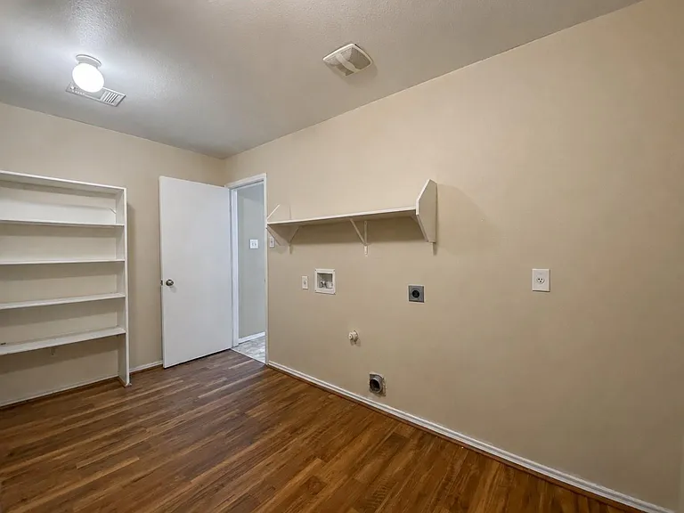 525 Eagles Nest Cv — Photo 17