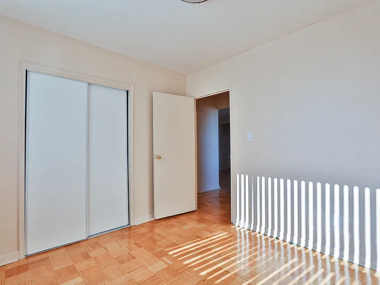 2223 Eglinton Ave E — Photo 12