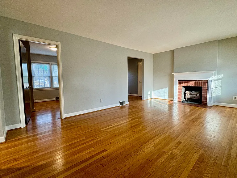 479 Stratford Dr — Photo 8