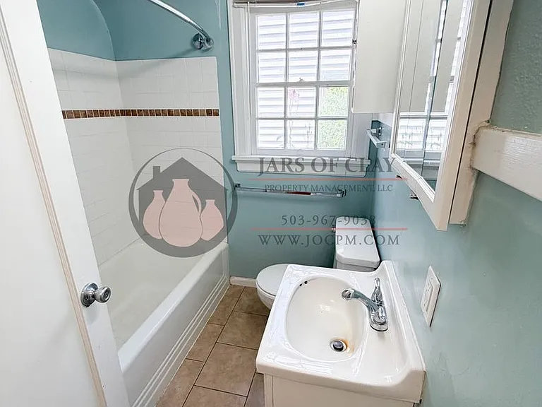 1635 Roosevelt St NE — Photo 10