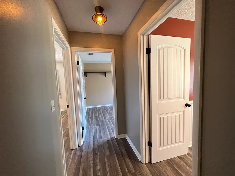 630 Queens Cir — Photo 21