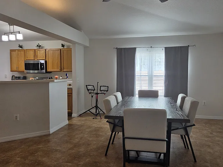 2215 Kingscrest Cir — Photo 6