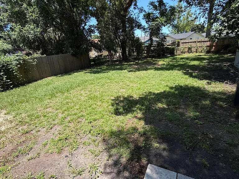 2825 Lake Shore Blvd — Photo 8