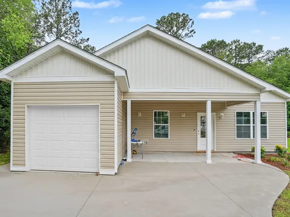 1251 Scenic Dr., Loris, SC 29569