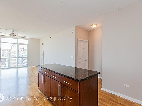 2nd image of 1134 W Granville Ave #815V