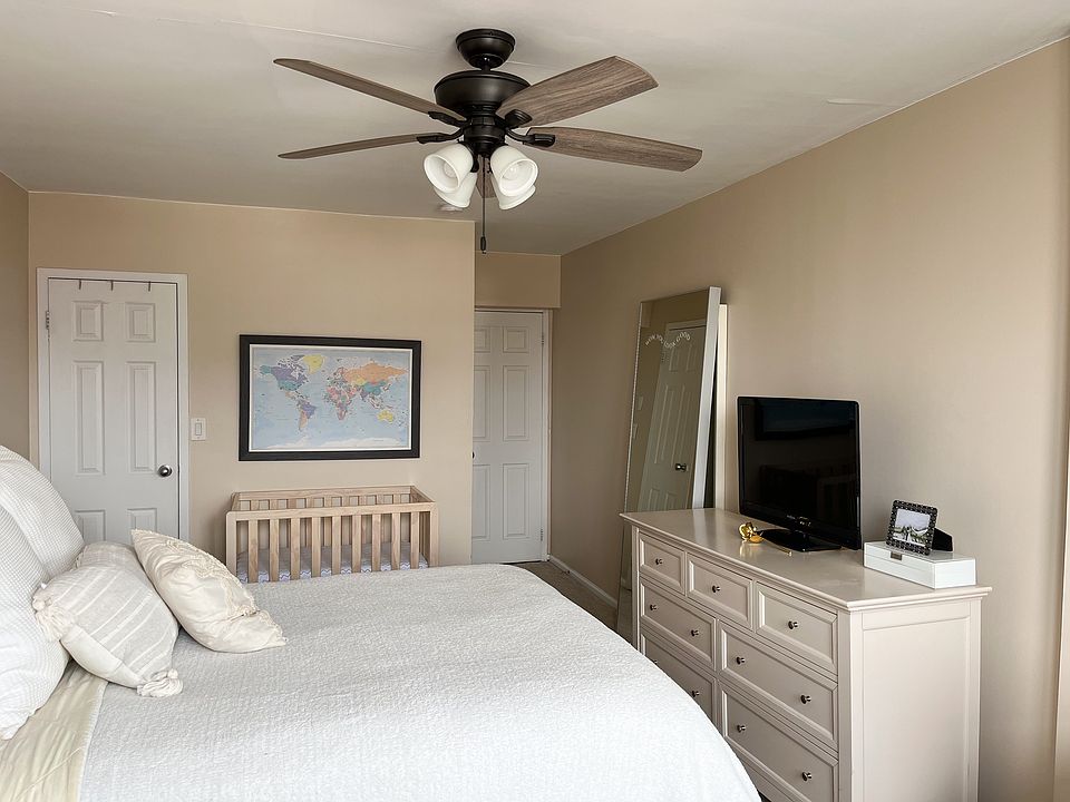 1st image of 55 Monroe Blvd APT 5P