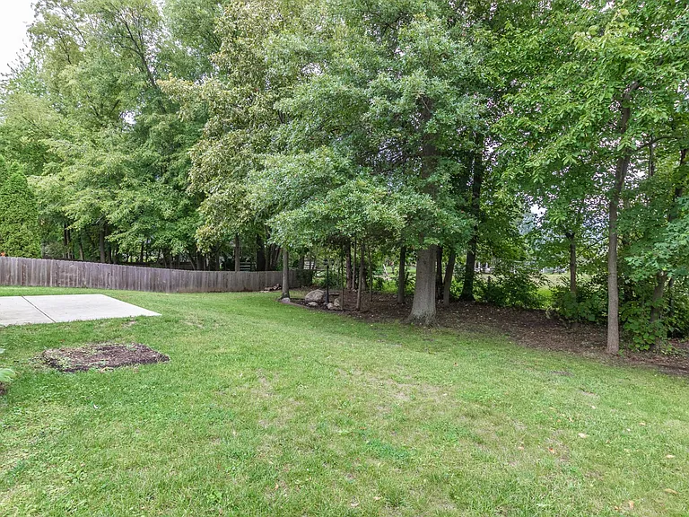 10686 Trailwood Dr — Photo 24