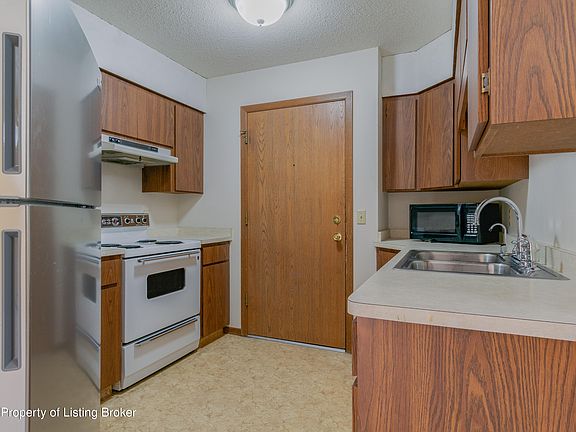 4th image of 524 2nd Ave W