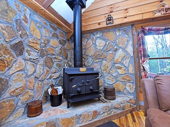 5th image of 206 Misty Hollow