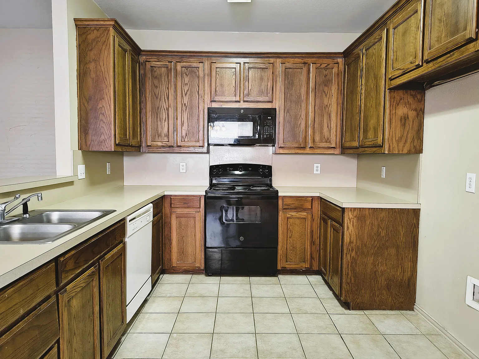 3 bed, 1357 sqft, $1,800 — Photo 4