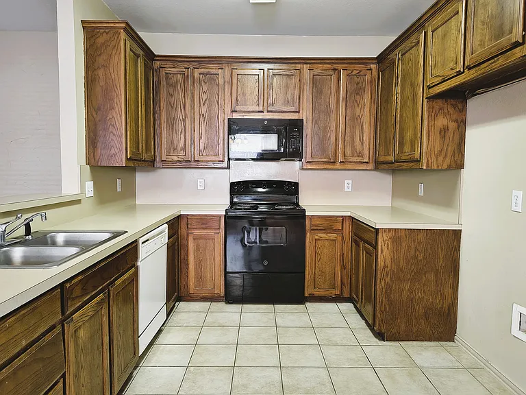 5725 Swords Dr — Photo 4