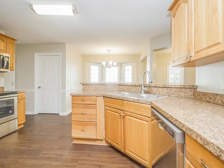 606 Knollwood Dr — Photo 7