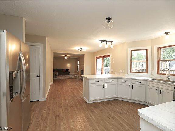4th image of 1100 Dover Dr