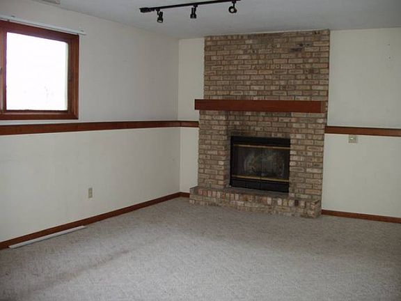 Family Room w/ Fireplace