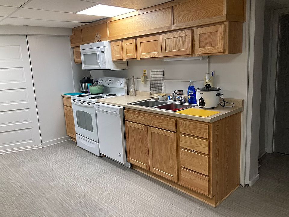 1st image of 418 Ash Ave Unit 102