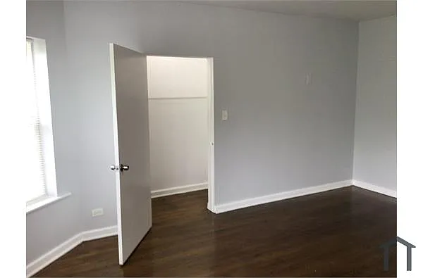 Building Photo - 7301 S Stewart Ave #3A