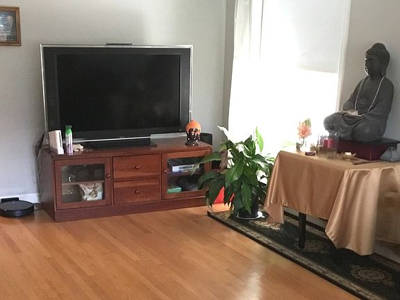 5th image of 6137 N Meade Ave #1