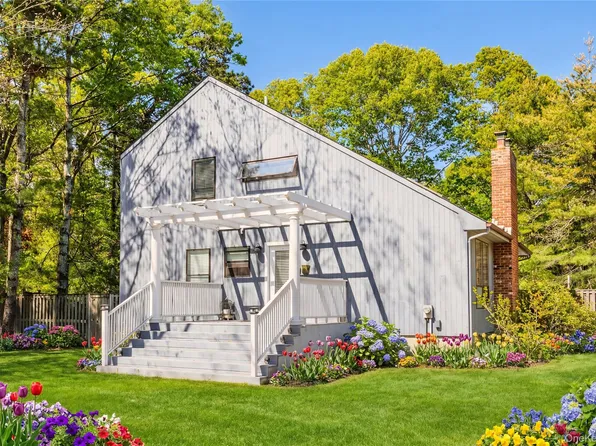 37 Blue Jay Way, East Hampton, NY 11937