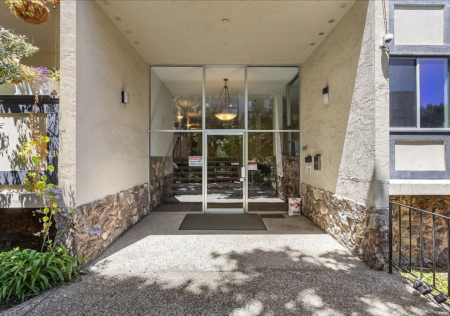 955 Shorepoint Ct. #102 - 1 bedroom | 1 bath | Condo — Photo 2