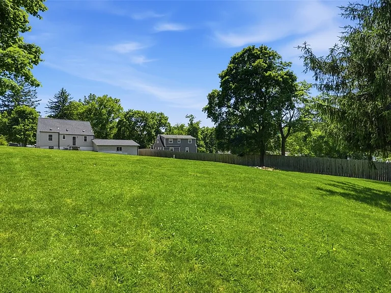315 South Dr — Photo 32
