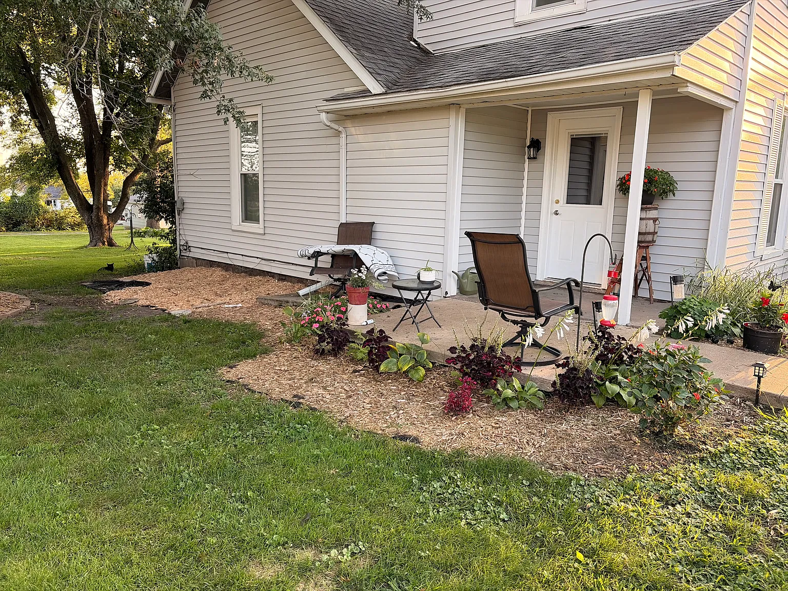3 bed, 1270 sqft, $925 — Photo 1