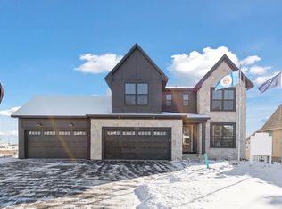 5435 Rolling Hills Pkwy, Chaska, MN 55318