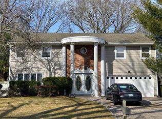 88 Empress Pines Dr, Nesconset, NY 11767
