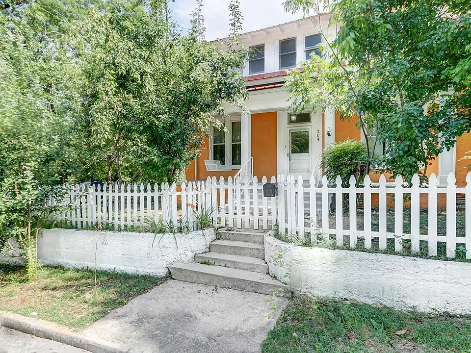 204 Barker St