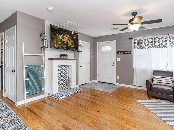 4th image of 3638 Midland St