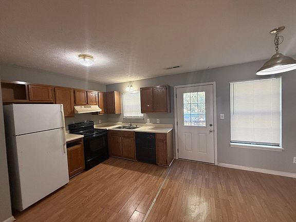 3rd image of 2050 Clover Ct APT D